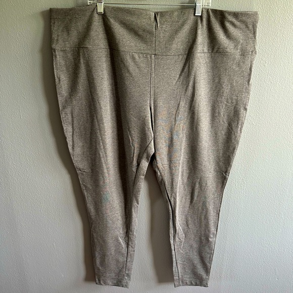 NWT - TERRA & SKY HIGH RISE FITTED GRAY LEGGINGS. Size 4X (28W - 30W). - Picture 1 of 6